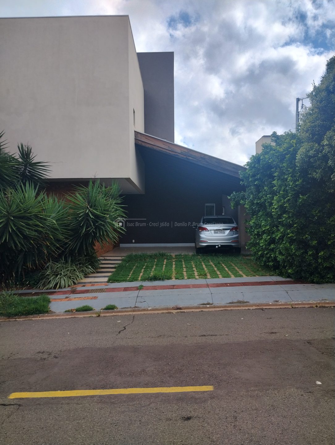 Sobrado em condomínio de alto padrão
